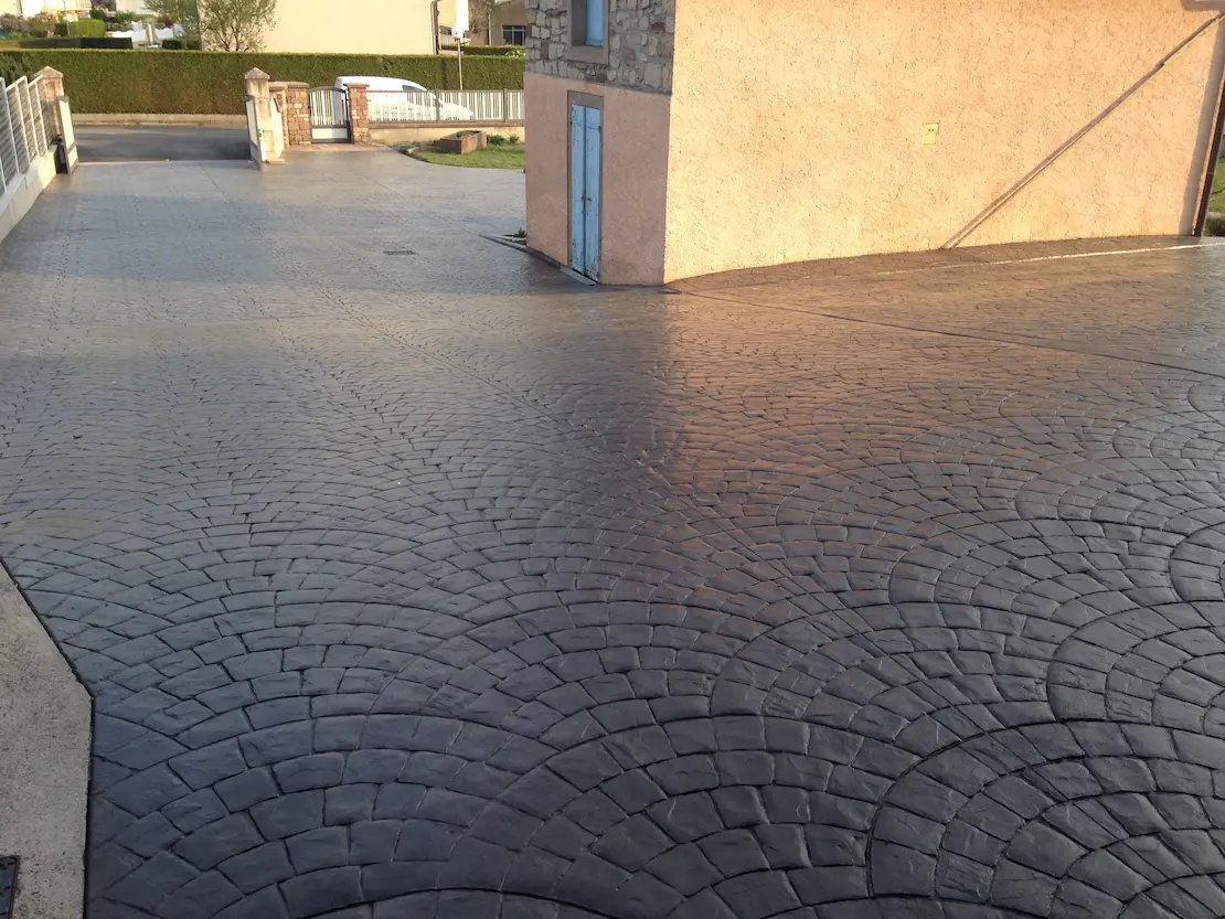 Vivienda acondicionada con hormigón impreso en el exterior en Mallorca. Vivienda acondicionada con hormigón impreso en el exterior en Mallorca.